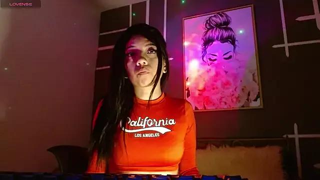 Ey_im_simone from StripChat is Freechat