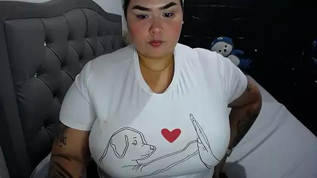 Entertain your itch for girls livestreamers with our collection of stunning models, skilled in the art of temptation and delight.