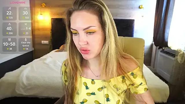 Flora_Tease from StripChat is Freechat