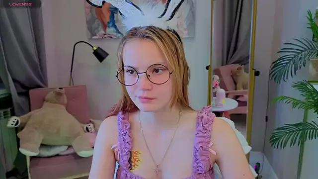 Entertain your itch for girls livestreamers with our collection of stunning models, skilled in the art of temptation and delight.