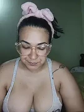 gitanadeluxe from StripChat is Freechat