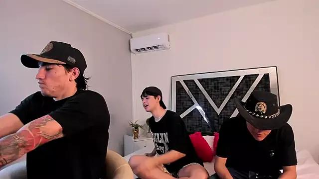Handsomeboyss19 from StripChat is Freechat