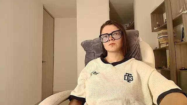 Entertain your itch for girls livestreamers with our collection of stunning models, skilled in the art of temptation and delight.