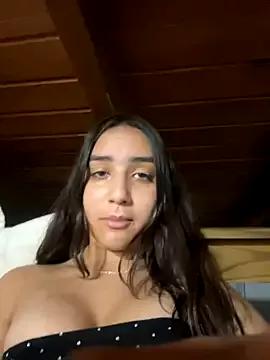 hannahchavess from StripChat is Freechat