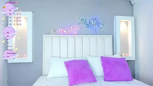 Entertain your itch for girls livestreamers with our collection of stunning models, skilled in the art of temptation and delight.