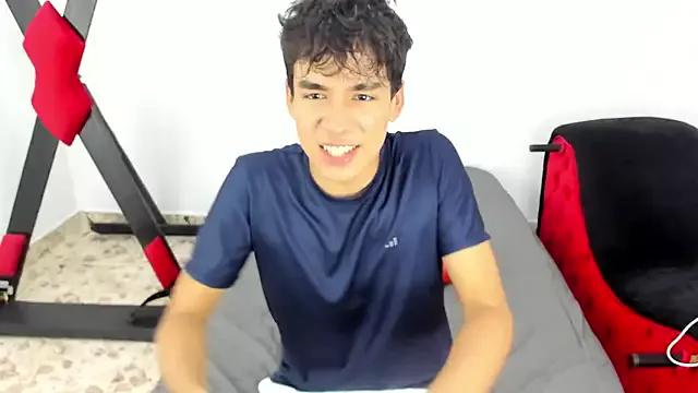 Harry_LatinBoy from StripChat is Freechat