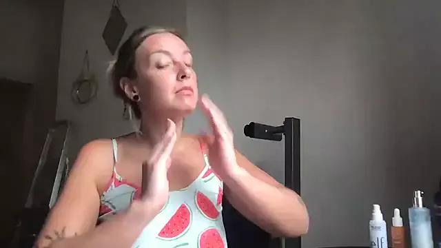 HeatherSummerzz from StripChat is Freechat