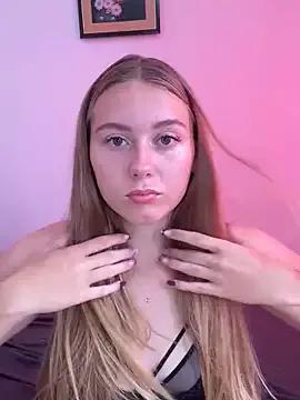 HeiligeJulia from StripChat is Freechat