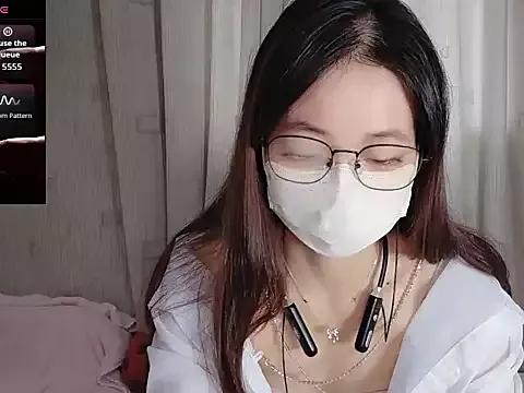 HeIlo-Honey from StripChat is Freechat