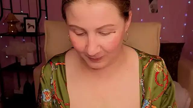 Helens_love from StripChat is Freechat