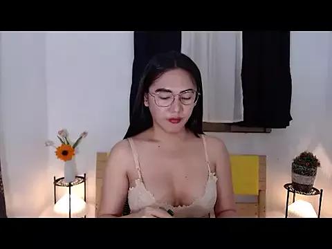 HermoSa_Christine from StripChat is Freechat