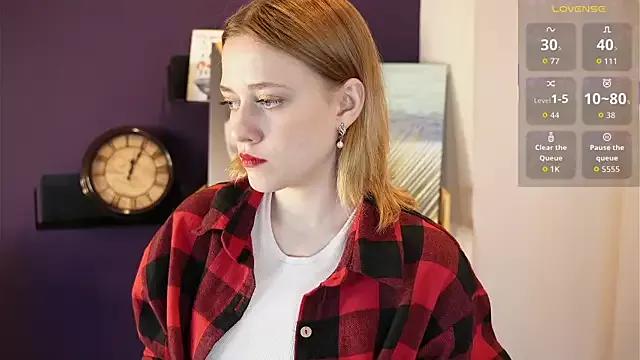 HollieCollelo from StripChat is Freechat