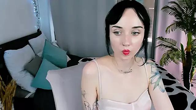 HollyVex from StripChat is Freechat
