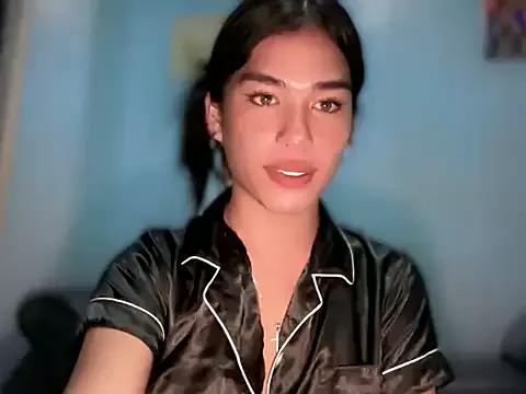 hollywoodxtrans from StripChat is Freechat