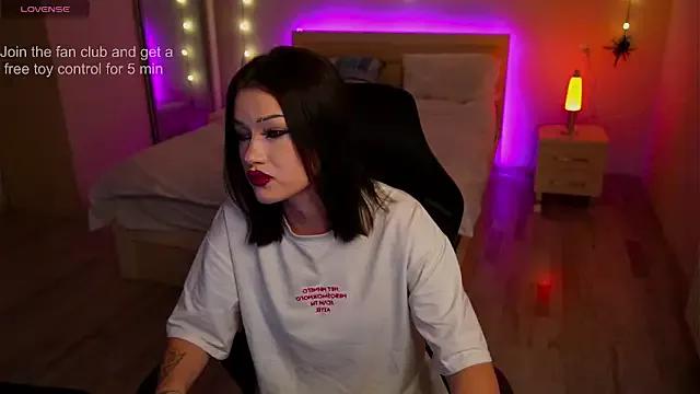 HotMuse from StripChat is Freechat