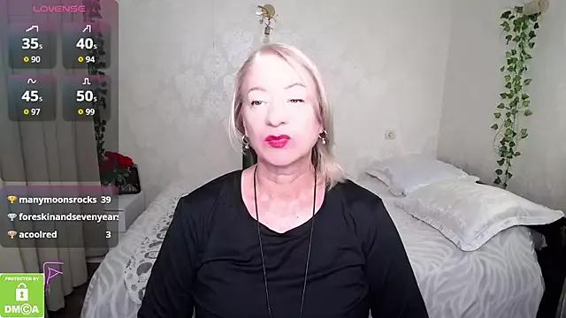hunters_woman from StripChat is Freechat