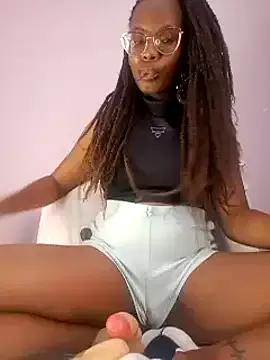 iamdiamonds from StripChat is Freechat