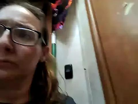 ILUV2TUCHMYKITTY from StripChat is Freechat