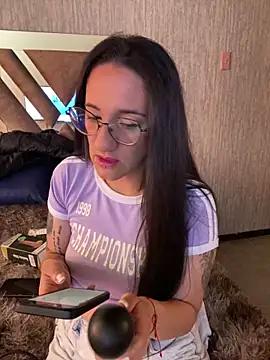 Photos of ImLaura_Pink from StripChat is Freechat