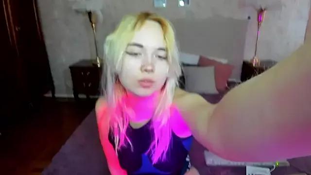 Iriska_mini from StripChat is Freechat