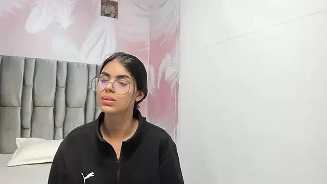 Isa_little4u from StripChat is Freechat