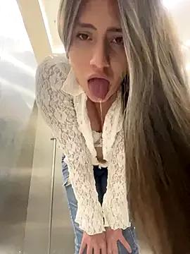 Isabella21_ from StripChat is Freechat