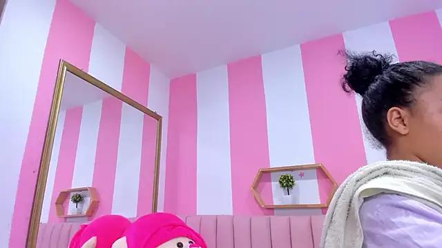 ISABELLA_020 from StripChat is Freechat