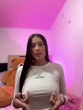 isabella__r444 from StripChat is Freechat