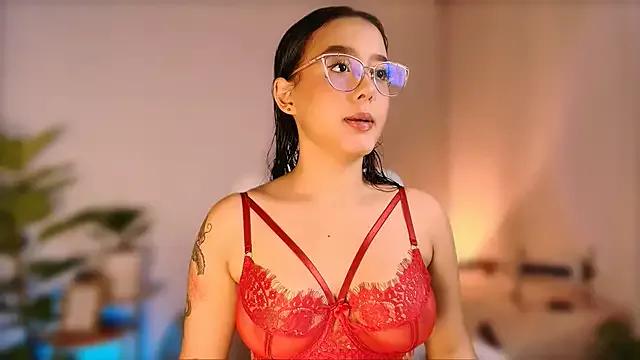 Isarouse_ from StripChat is Freechat