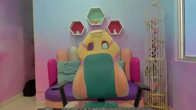 Issa_Skinny_ from StripChat is Freechat