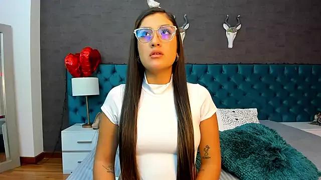 IvonneStarr from StripChat is Freechat