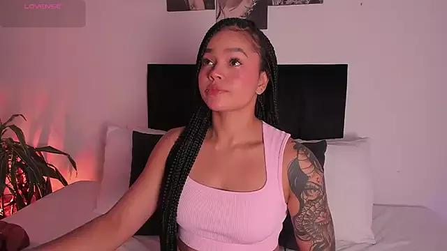 izzyvega__ from StripChat is Freechat