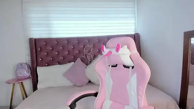 Entertain your itch for girls livestreamers with our collection of stunning models, skilled in the art of temptation and delight.