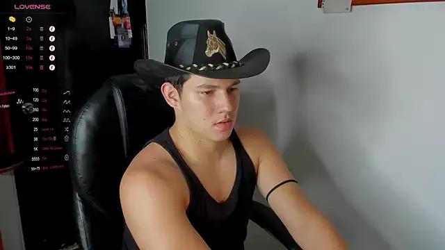 JamesCr_ from StripChat is Freechat