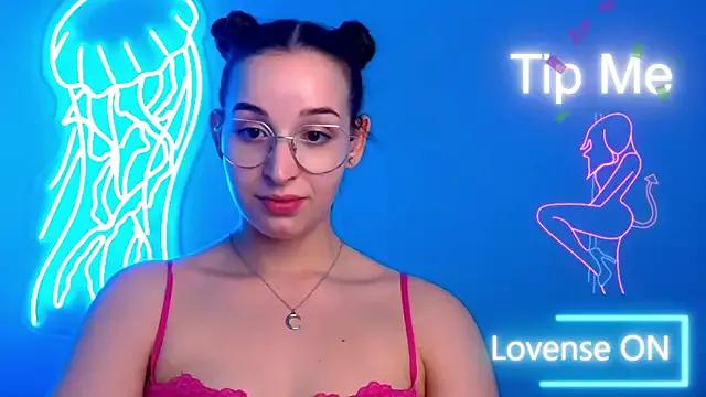 Jessie_Kisss from StripChat is Freechat