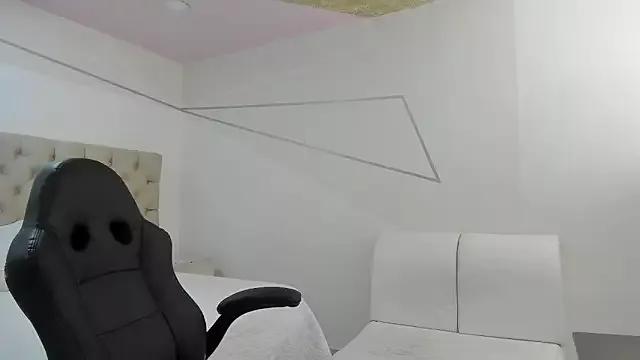 JhoanLeandro from StripChat is Freechat