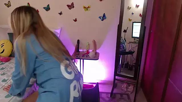 Entertain your itch for girls livestreamers with our collection of stunning models, skilled in the art of temptation and delight.