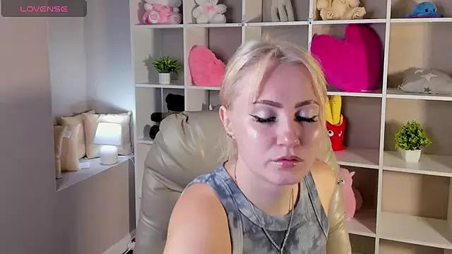 Joyce_Howard from StripChat is Freechat