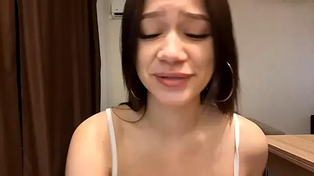 Juicy_Malinka from StripChat is Freechat
