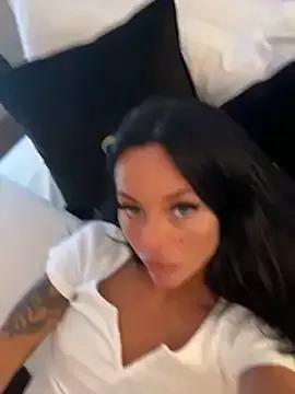 Photos of juicylucie from StripChat is Freechat