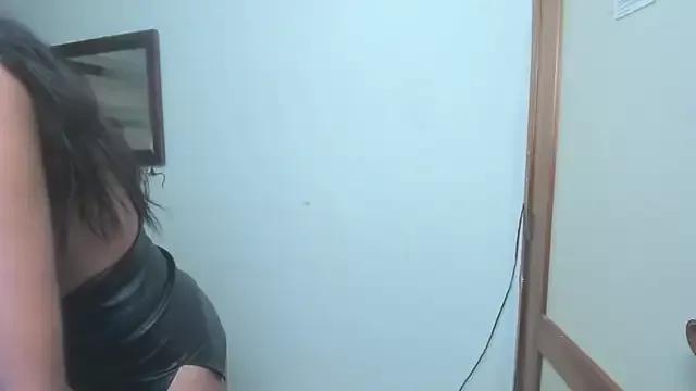 Juicyrosexx from StripChat is Freechat