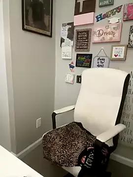 Juicystorm from StripChat is Freechat