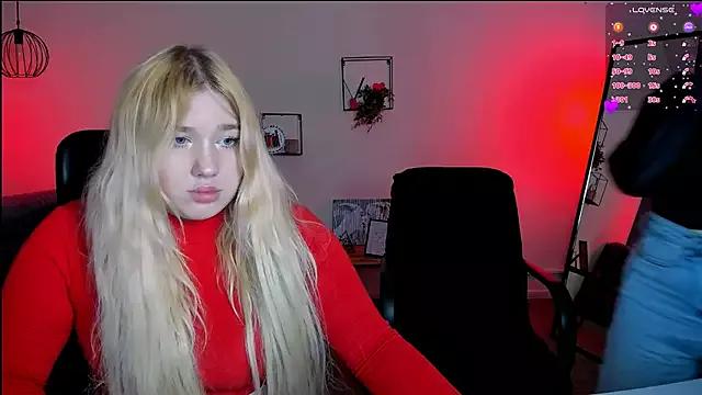 juli_kisss from StripChat is Freechat