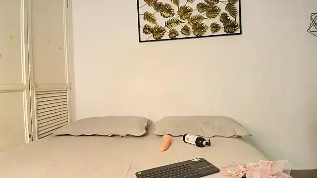 juliana_luque from StripChat is Freechat