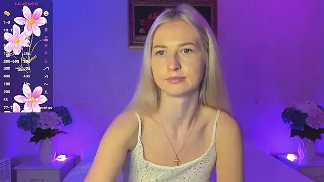 Julie_Blaze from StripChat is Freechat