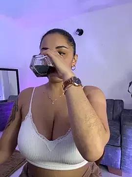 Julieta92_ from StripChat is Freechat