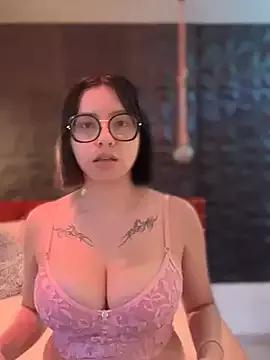 Julieta_reyes from StripChat is Freechat