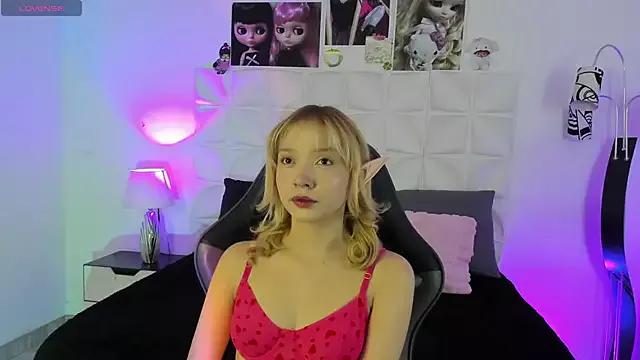 JuliethMoss from StripChat is Freechat