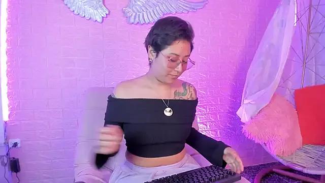 Juliexxxtasy from StripChat is Freechat