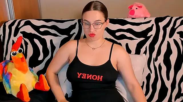 Entertain your itch for girls livestreamers with our collection of stunning models, skilled in the art of temptation and delight.